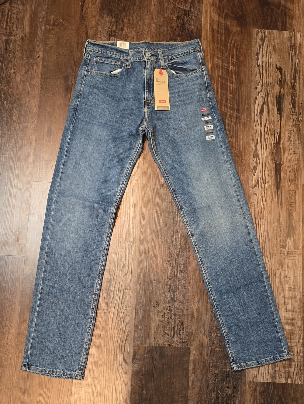Men's Blue Levi's Straight Fit Jeans 505 jeans, 32x34 distressed pre-washed, nwt